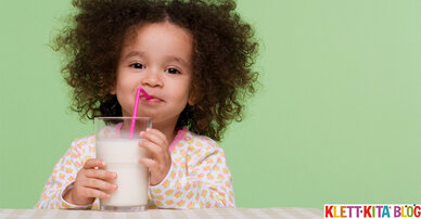 Experiment in der Kita: Wie schmeckt Milch? – Mit allen Sinnen dabei