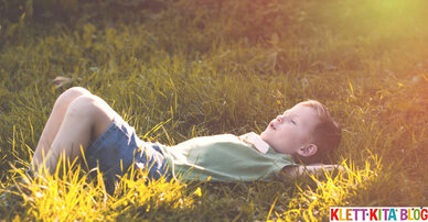 Ruhe-Idee: Rasselgeschichte – Schlangenschlaf in der Kita