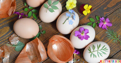 Der Trick mit dem Spinatstrumpf – Ostereier färben mit Naturmaterialien