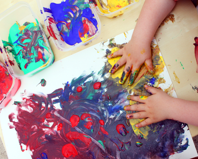 Selbstgemachte Fingerfarben - 2 Rezepte | Klett Kita