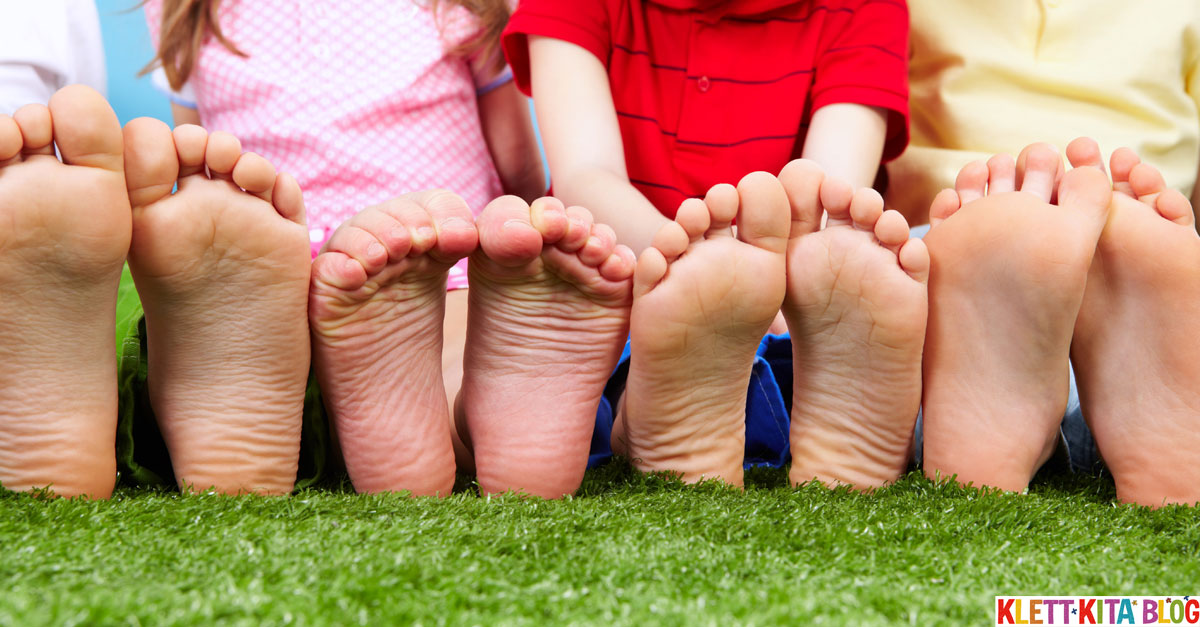 Kleines Fußspiel für Kinder – mit Füßen Verse begleiten | Klett-Kita
